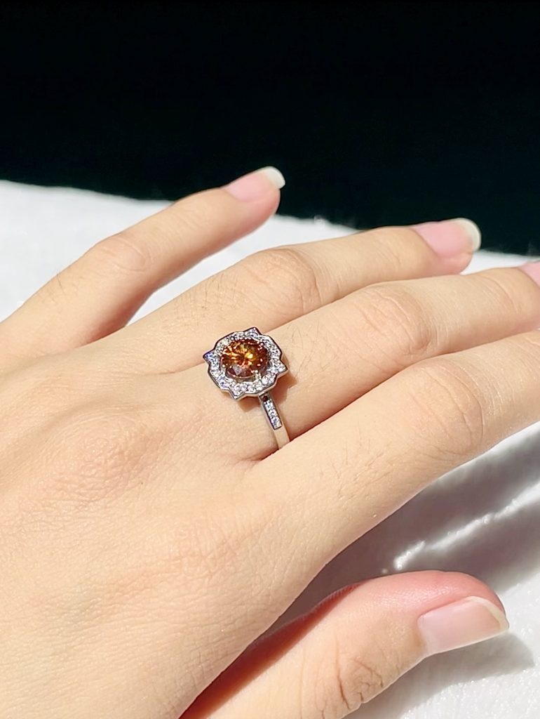 Nhẫn Kim Cương Moissanite - Ý Nghĩa Phong Thủy Như Thế Nào? 1 đá phong thủy