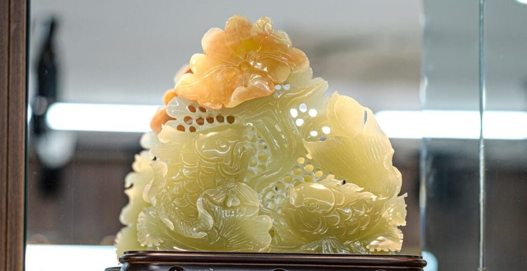 Tượng cá rồng ngọc Serpentine