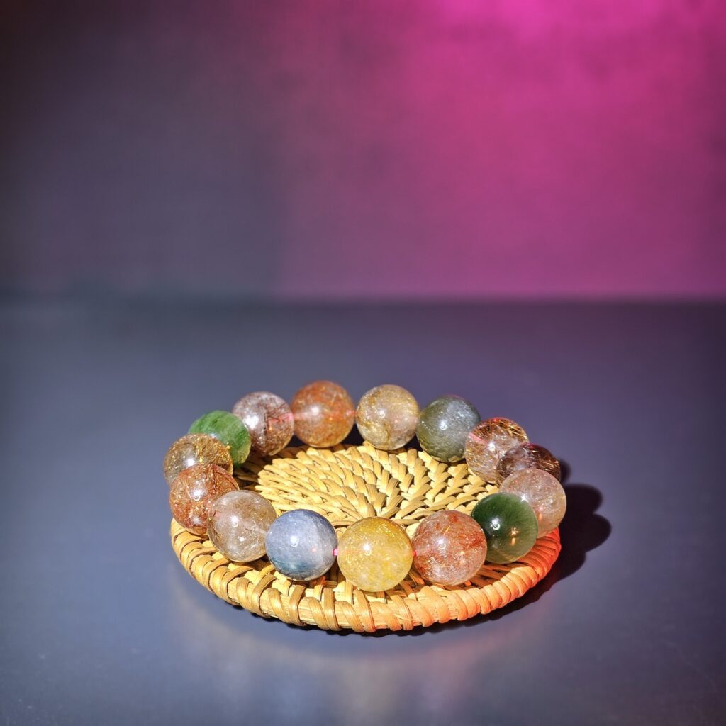 ✨ Giải mã ý nghĩa phong thủy của Thạch Anh Tóc Tam Tài: Linh khí hội tụ từ Thiên – Địa – Nhân 1 tóc tam tài