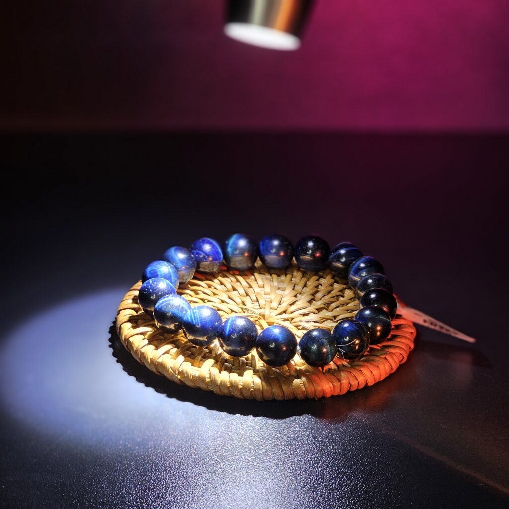 ✨ Mắt Hổ Xanh Dương - Top 5 Điều Bạn Cần Biết Về Loại Đá Phong Thủy Này 2 mắt hổ xanh