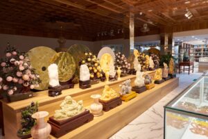 Các vật phẩm đá phong thủy tại showroom Phước Lộc Đà Nẵng
