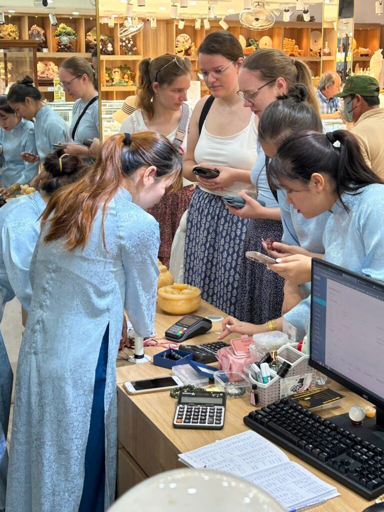 💐 20/10 – Ngày Tôn Vinh Những Đóa Hoa Phước Lộc Luôn Nỗ Lực Và Lan Tỏa Yêu Thương 3 đá phong thủy