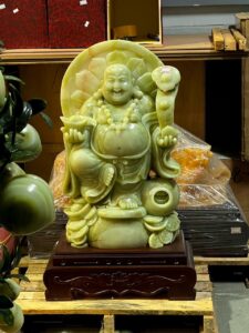 Tượng Di Lặc cầm gậy như ý đá serpentine – Phước Lộc Đà Nẵng