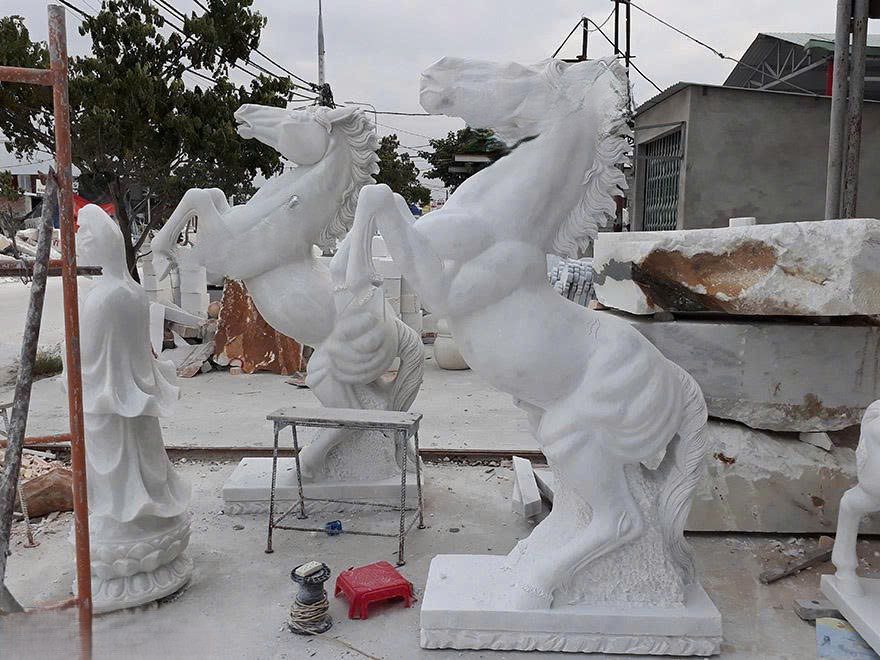 tượng đá trắng