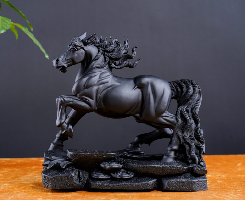Cặp Ngựa Đá Phong Thủy Mệnh Mộc: Màu Nào Hợp? Đặt Ở Đâu Tốt Nhất? 5 cap ngua