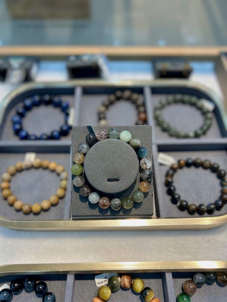 Top Các Mẫu Vòng Tay Tặng Cho Nam Ngày 19/11 – Sang Trọng, Ý Nghĩa Phong Thủy 6 z7212486812948 37c15eedbc7593b467f096f3930052f5