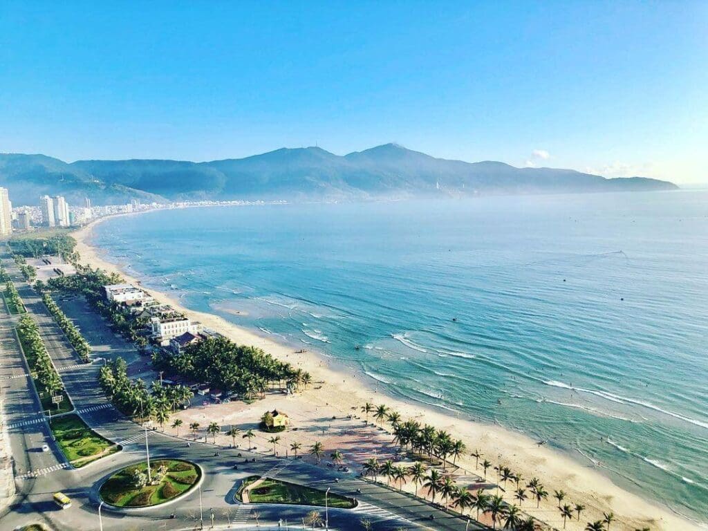 Biển Mỹ Khê Đà Nẵng - Bãi biển đẹp nhất Việt Nam với cát trắng và nước biển trong xanh