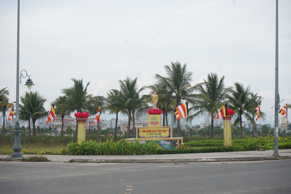 Biểu tượng Đản sanh lễ hội Phật Đản 2026 tại đường Minh Mạng Đà Nẵng