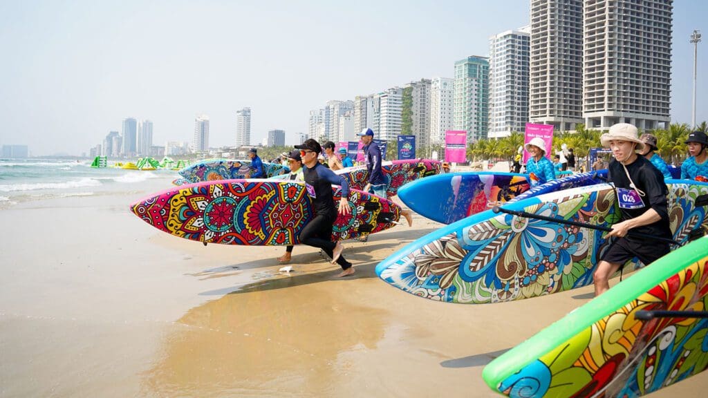 Chèo thuyền SUP (Stand Up Paddle) tại Đà Nẵng - Môn thể thao nước mới lạ