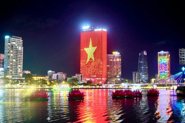 Lễ thắp sáng 7 đóa sen sông Hàn lúc 17 giờ ngày 24-5-2026 mùng 8-4 Bính Ngọ Phật Đản Đà Nẵng