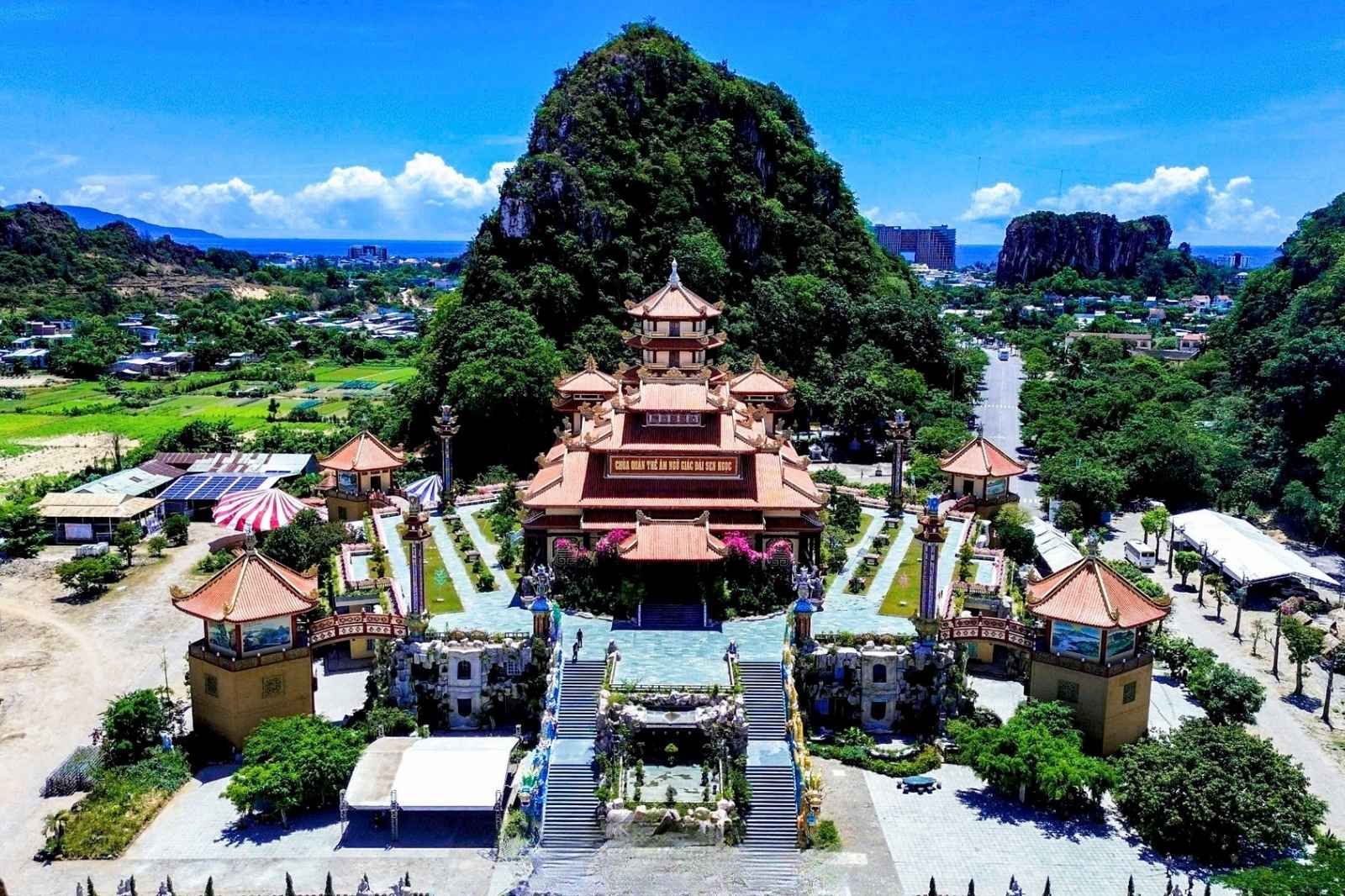 Lối vào chùa Quán Thế Âm Ngũ Hành Sơn Đà Nẵng trang nghiêm