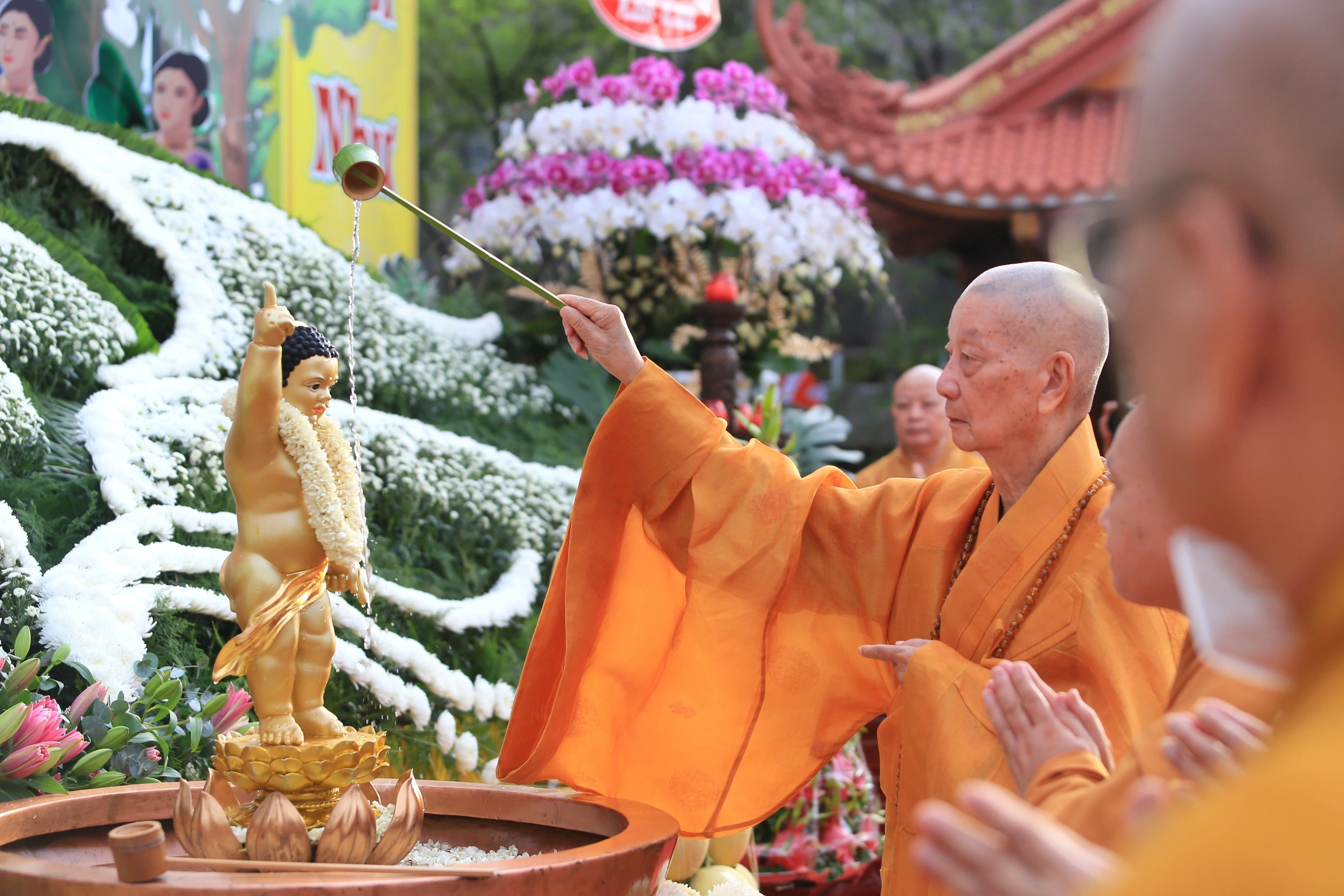 Nghi thức tắm Phật tại chùa mùa Đại lễ Phật Đản Đà Nẵng 2026