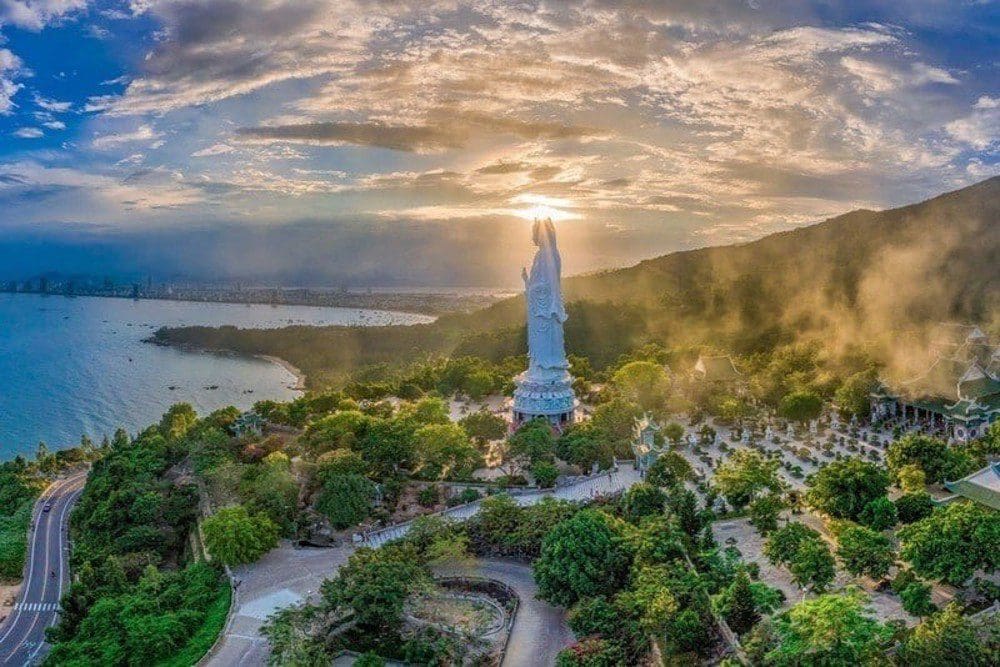 Tượng Phật Quan Âm Sơn Trà nhìn từ góc khác - Vẻ đẹp trang nghiêm