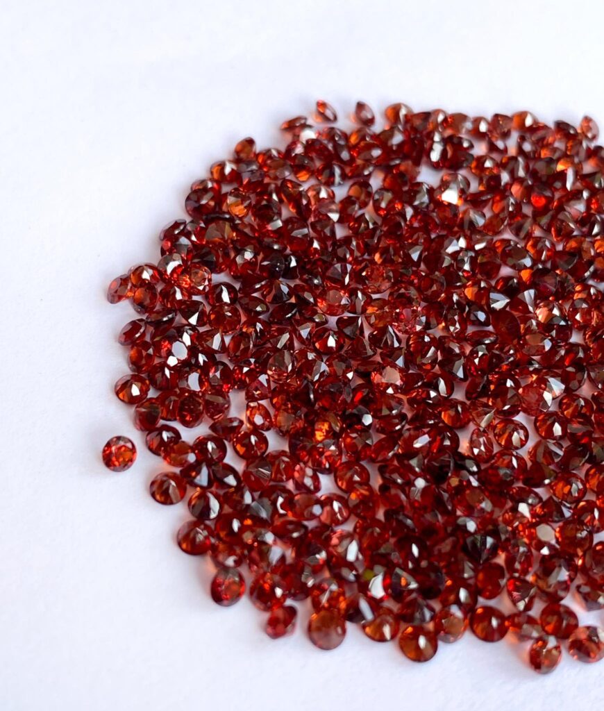 Đá garnet đỏ size tấm phong thủy Phước Lộc Đà Nẵng