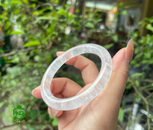 Vòng bảng thạch anh trắng phong thuỷ tại showroom Phước Lộc Đà Nẵng