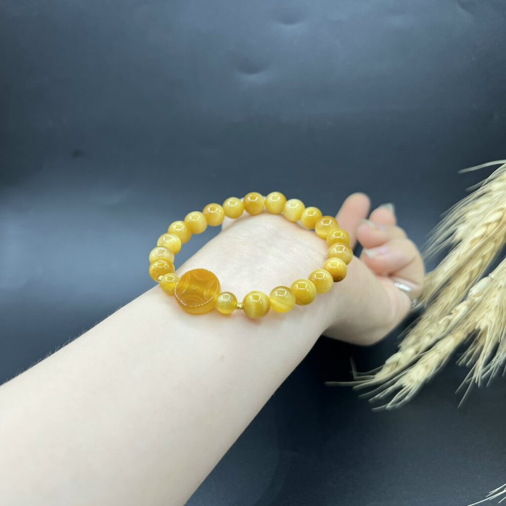 Vòng tay đá mắt hổ vàng tâm mix charm phong thủy Phước Lộc Đà Nẵng