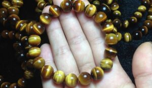 Vòng tay đá mắt hổ vàng nâu phong thủy Phước Lộc Đà Nẵng